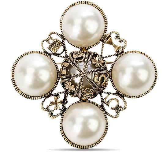 Pearl No5 Brooch Pin in Gold