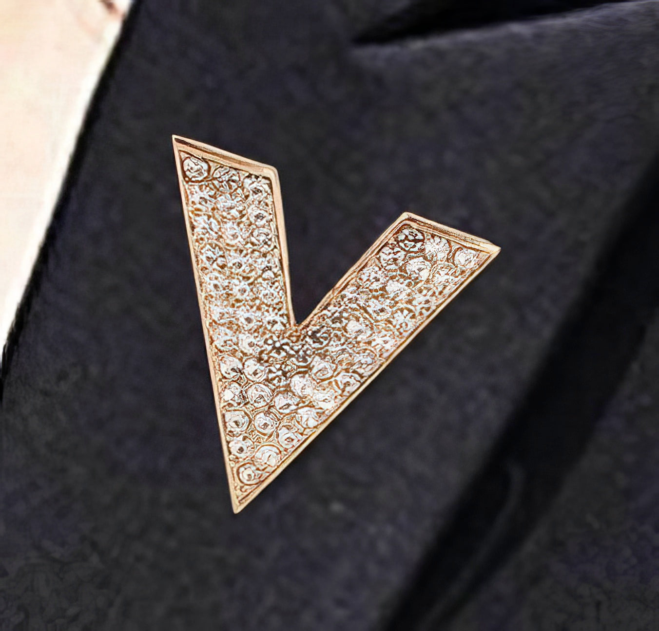 Luxury Letter V Shape Rhinestone Brooch Pin in Gold