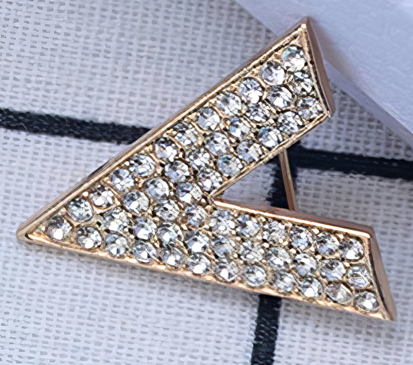 Luxury Letter V Shape Rhinestone Brooch Pin in Gold