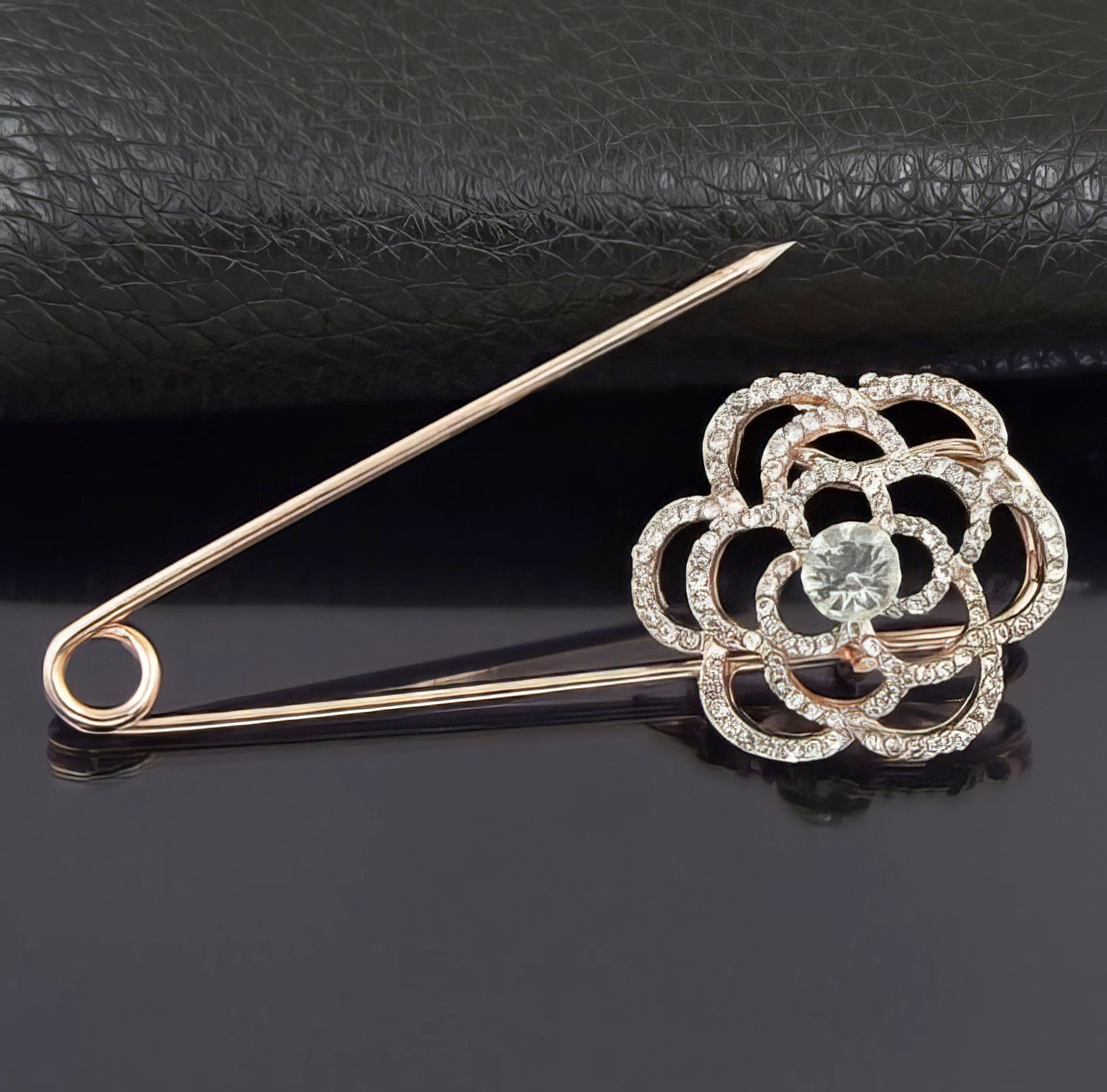 Fashion Crystal Flower Pin Brooches in Rose Gold