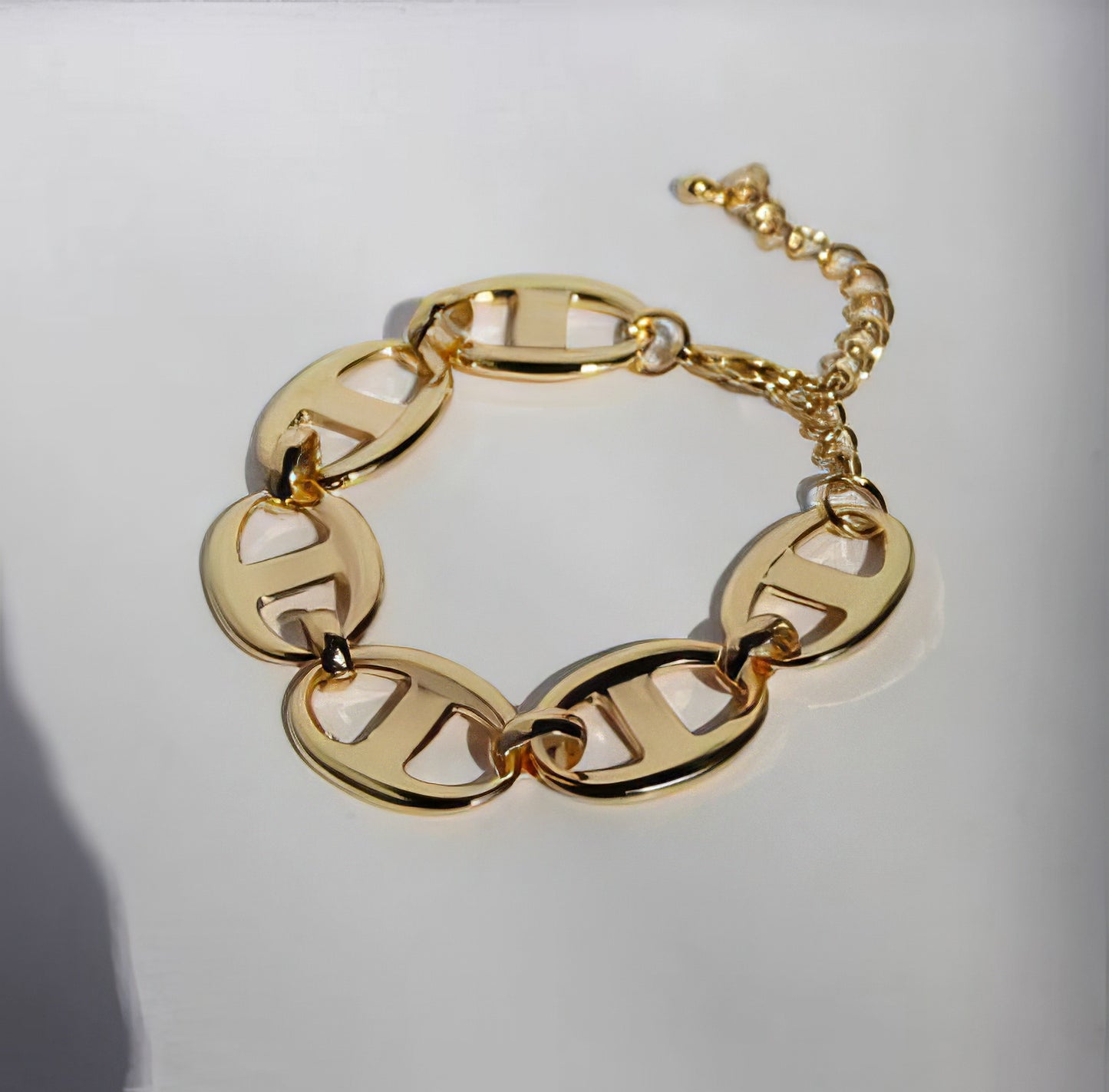 Trendy Geometric Nose Link Chain Bracelet in Gold