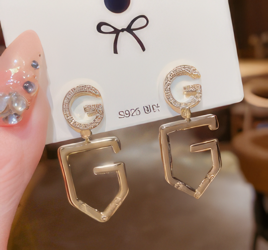 Rhinestone Extended Letter G dangle Earrings in Gold