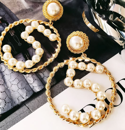 No 5 Pearl Earrings Hoop Earrings in White and Gold