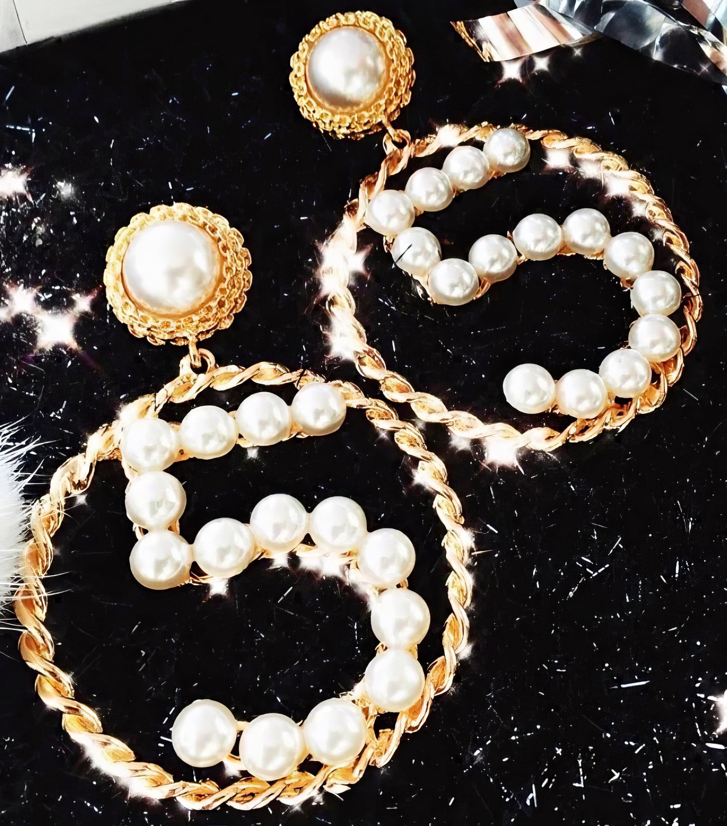 No 5 Pearl Earrings Hoop Earrings in White and Gold