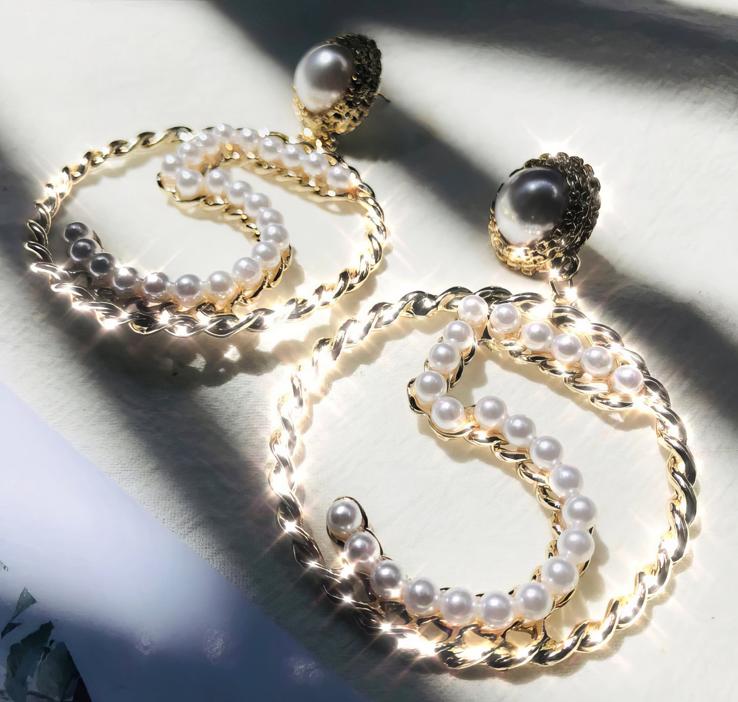 No 5 Pearl Earrings Hoop Earrings in White and Gold