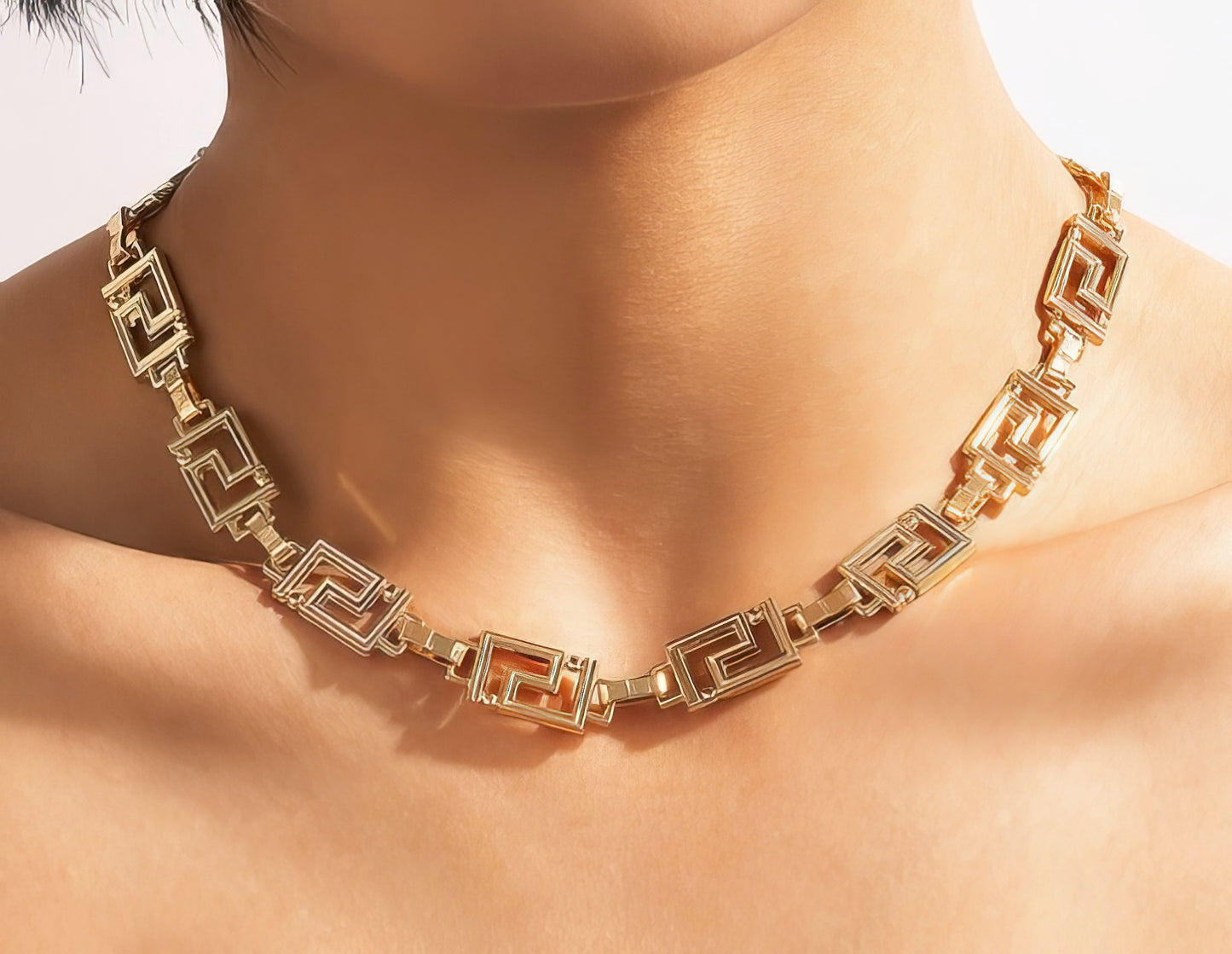 Dress Up Short Labyrinth Greek Key Choker Necklace in Gold