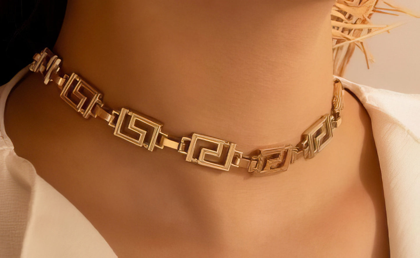 Dress Up Short Labyrinth Greek Key Choker Necklace in Gold