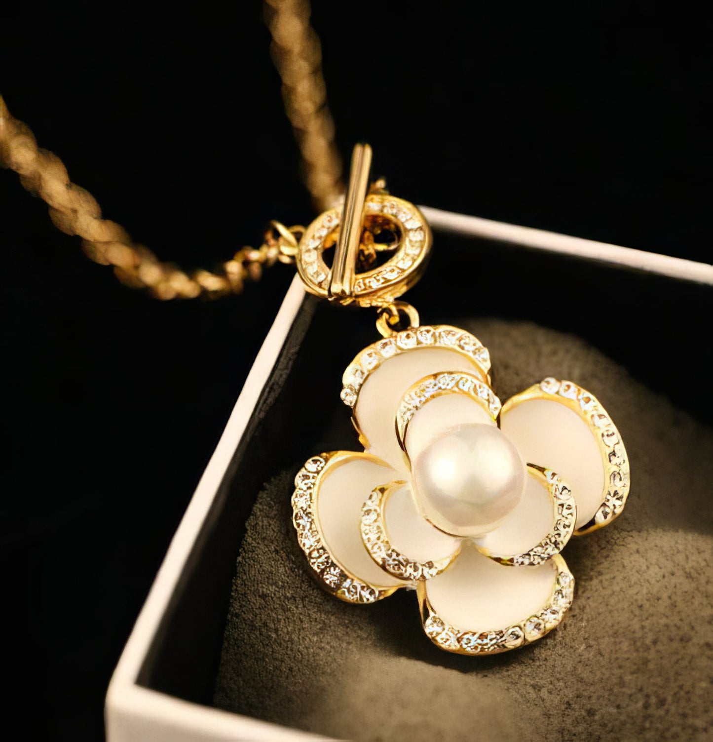 Luxury Pearl Camellia Necklace in White and Gold