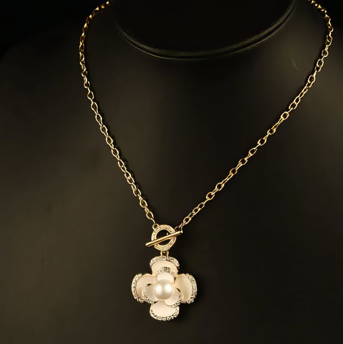 Luxury Pearl Camellia Necklace in White and Gold