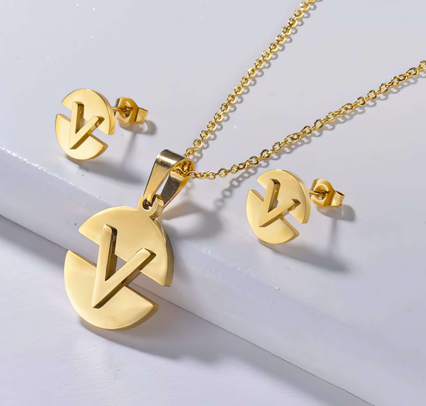 Modern style Chain Design with letter V branded Pendant Stunning and Stately in Gold