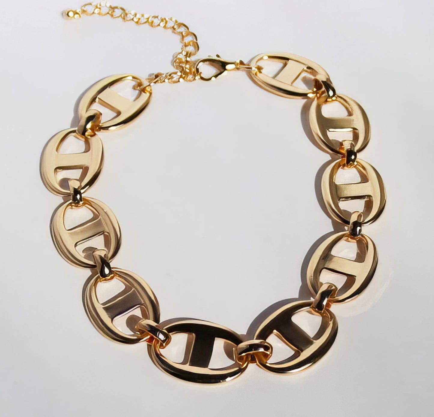 Trendy Geometric Oval Chain Necklace in Gold