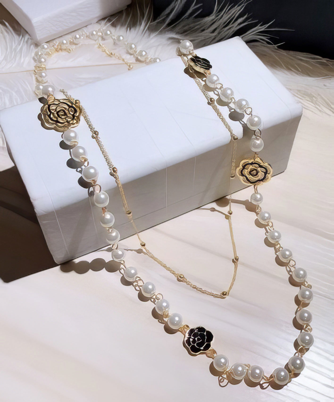 Luxury Camellia Pearl Pendant Chain Necklace in Gold