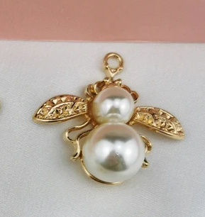 Rhinestone Double Pearl Bee Charm Pendant Necklace in Gold